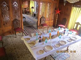 Zaffer Group of Houseboats