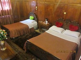 Zaffer Group of Houseboats