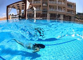 Sunrise Studios & Apartments