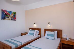 Sunrise Studios & Apartments