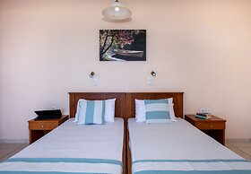 Sunrise Studios & Apartments