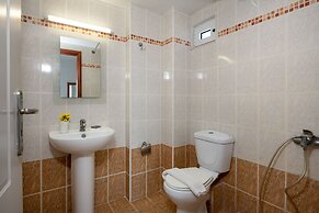 Sunrise Studios & Apartments