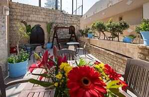 Sunrise Studios & Apartments