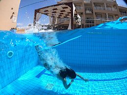 Sunrise Studios & Apartments