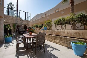 Sunrise Studios & Apartments