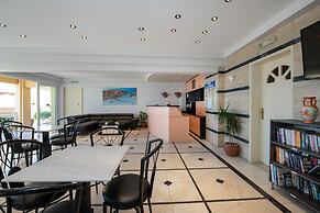 Sunrise Studios & Apartments