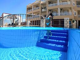 Sunrise Studios & Apartments