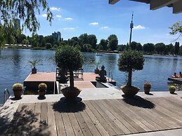 AJO Vienna Beach - Contactless Check-in