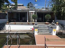AJO Vienna Beach - Contactless Check-in