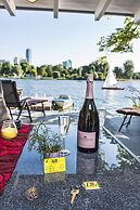 AJO Vienna Beach - Contactless Check-in
