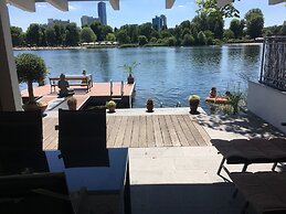 AJO Vienna Beach - Contactless Check-in