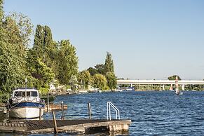 AJO Vienna Beach - Contactless Check-in