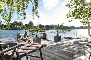 AJO Vienna Beach - Contactless Check-in