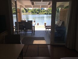 AJO Vienna Beach - Contactless Check-in