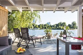 AJO Vienna Beach - Contactless Check-in