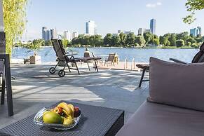 AJO Vienna Beach - Contactless Check-in