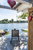 AJO Vienna Beach - Contactless Check-in