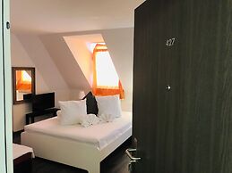 INSIDE FIVE City Apartments