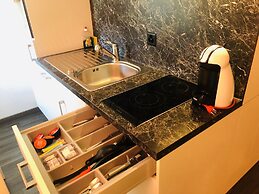 INSIDE FIVE City Apartments