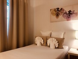 INSIDE FIVE City Apartments