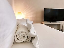 INSIDE FIVE City Apartments