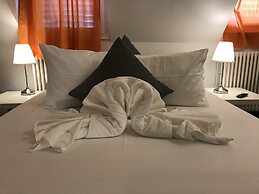 INSIDE FIVE City Apartments