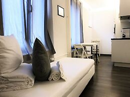 INSIDE FIVE City Apartments