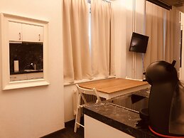 INSIDE FIVE City Apartments