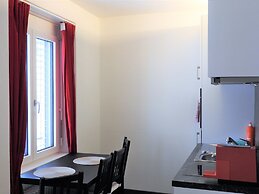 INSIDE FIVE City Apartments