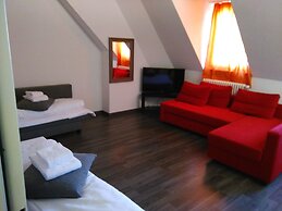 INSIDE FIVE City Apartments