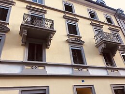 INSIDE FIVE City Apartments