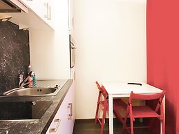 INSIDE FIVE City Apartments