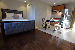 The Lion Inn & Suites