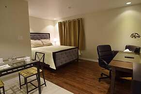 The Lion Inn & Suites