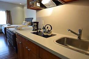 The Lion Inn & Suites