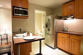 The Lion Inn & Suites