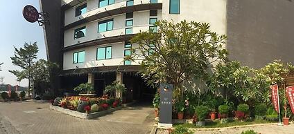 R7 Eco Hotel