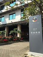 R7 Eco Hotel