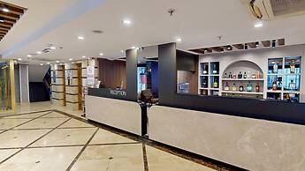 River Hotel