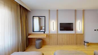 River Hotel