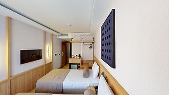 River Hotel