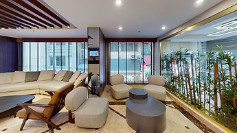 River Hotel