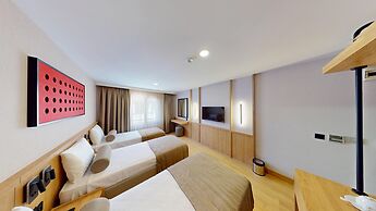 River Hotel