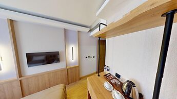 River Hotel