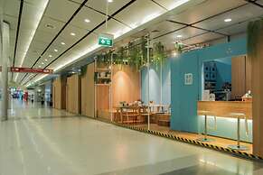 Boxtel at Suvarnabhumi Airport