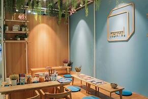 Boxtel at Suvarnabhumi Airport