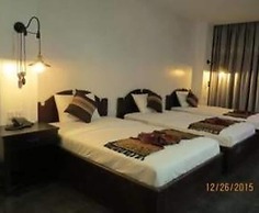 Yeak Loam Hotel