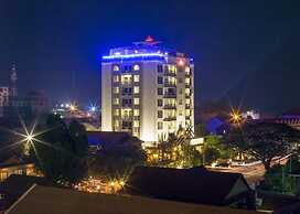 Yeak Loam Hotel