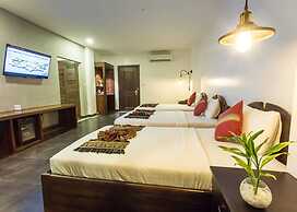 Yeak Loam Hotel