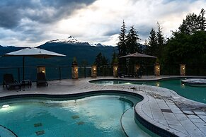 Halcyon Hot Springs Resort